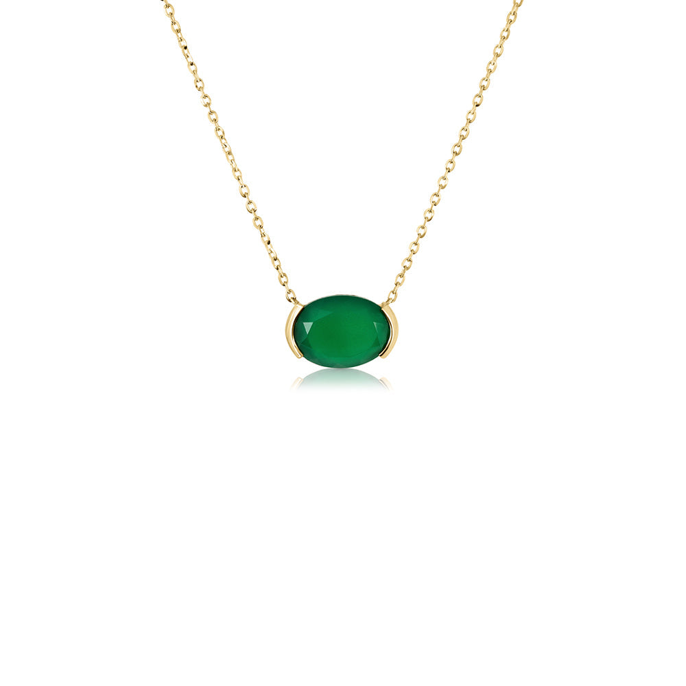 A gold chain inlaid with a green onyx stone, impressive in an oval cut