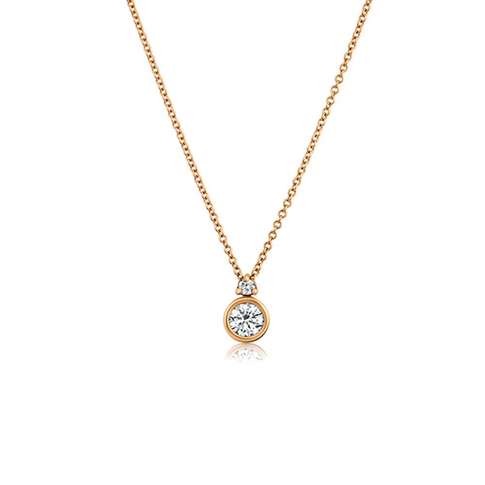A special gold chain inlaid with laboratory diamonds in two sizes in a combined inlay style