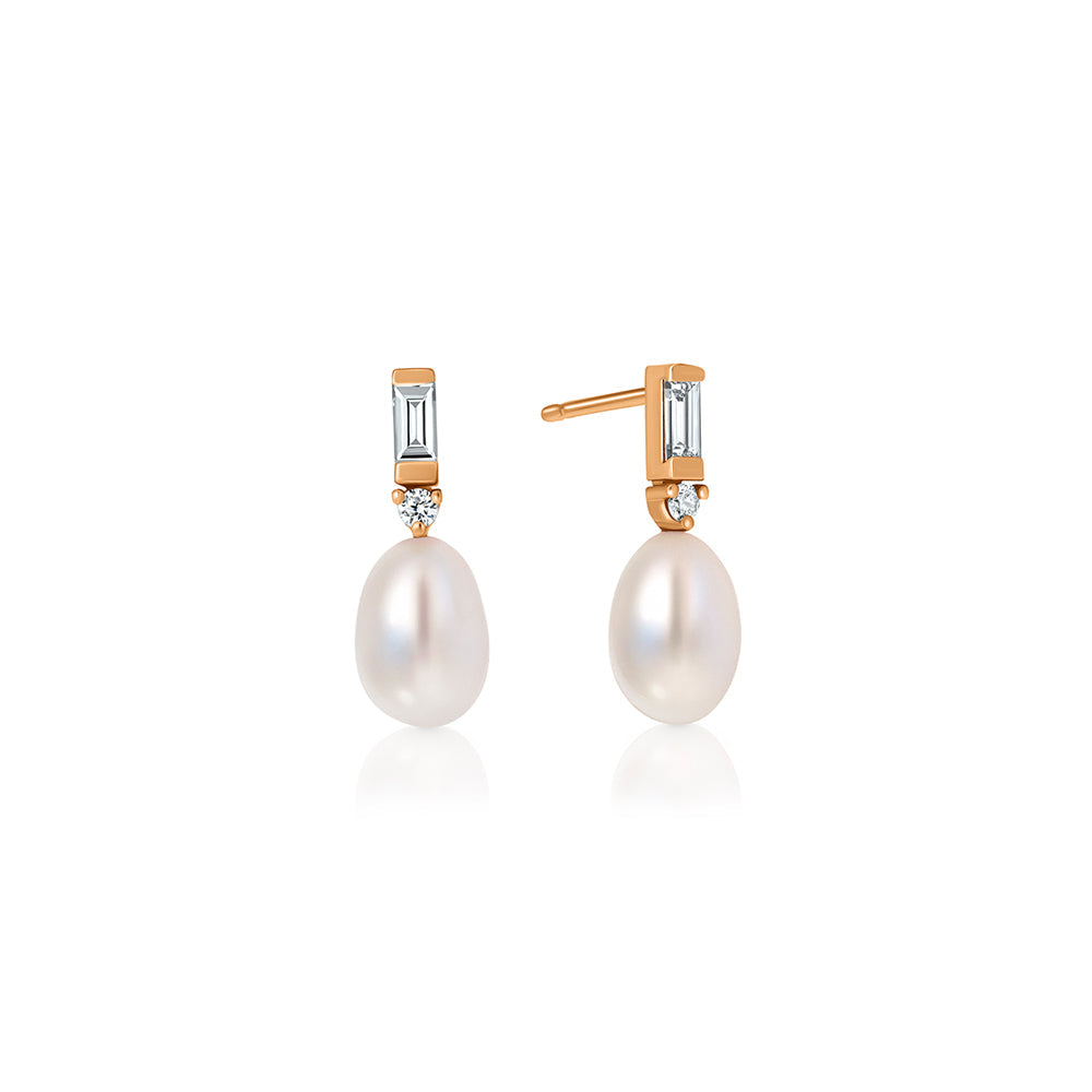 Baguette-cut laboratory diamond earrings combined with pearls