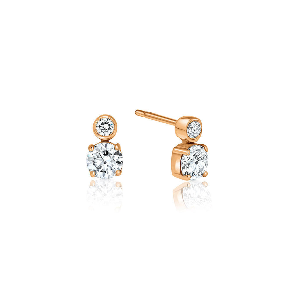 Close-fitting lab diamond earrings, special, set with two sizes of diamonds