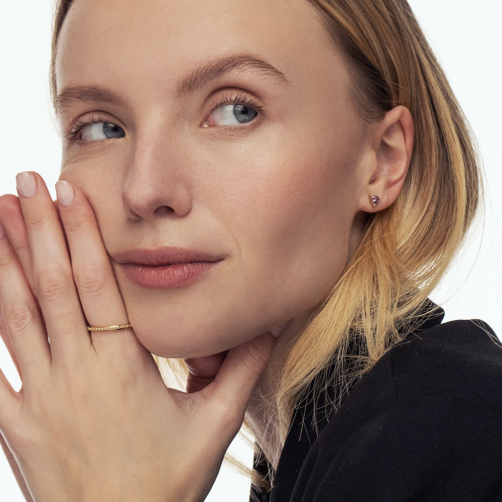 Asymmetric wedding ring decorated with a gold ball
