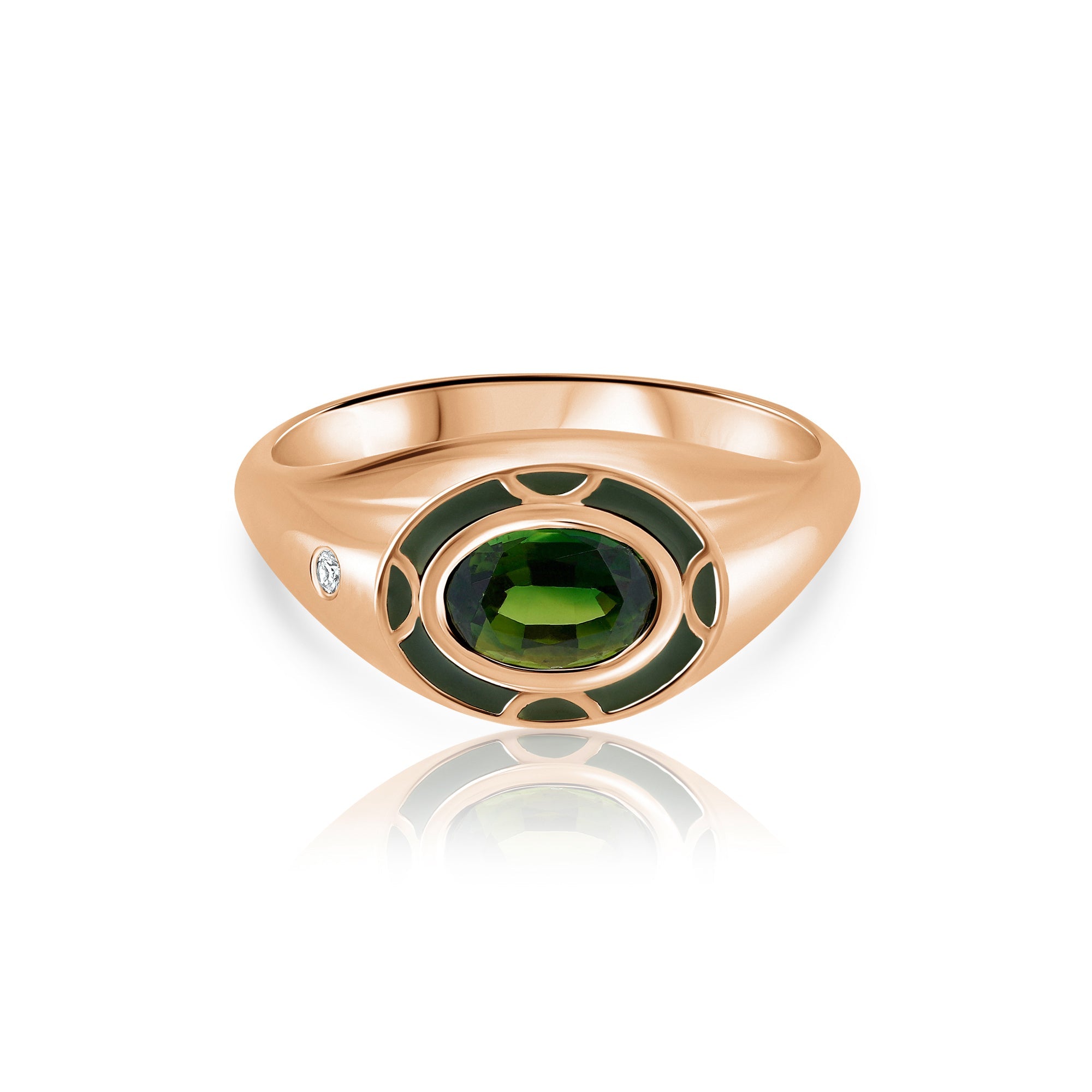 A special oval signet ring, inlaid with green tourmaline with enamel