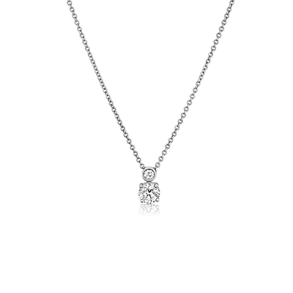 A special gold chain inlaid with laboratory diamonds in two sizes in a frame and teeth inlay