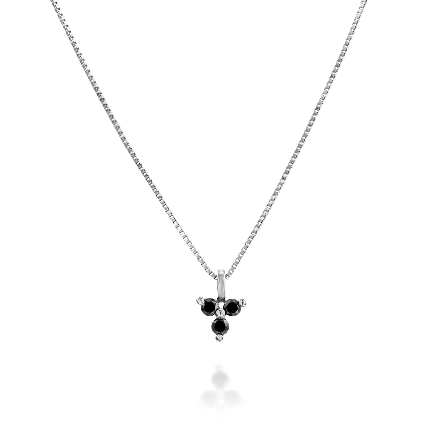 Fine gold chain set with 3 black diamonds in the shape of a flower