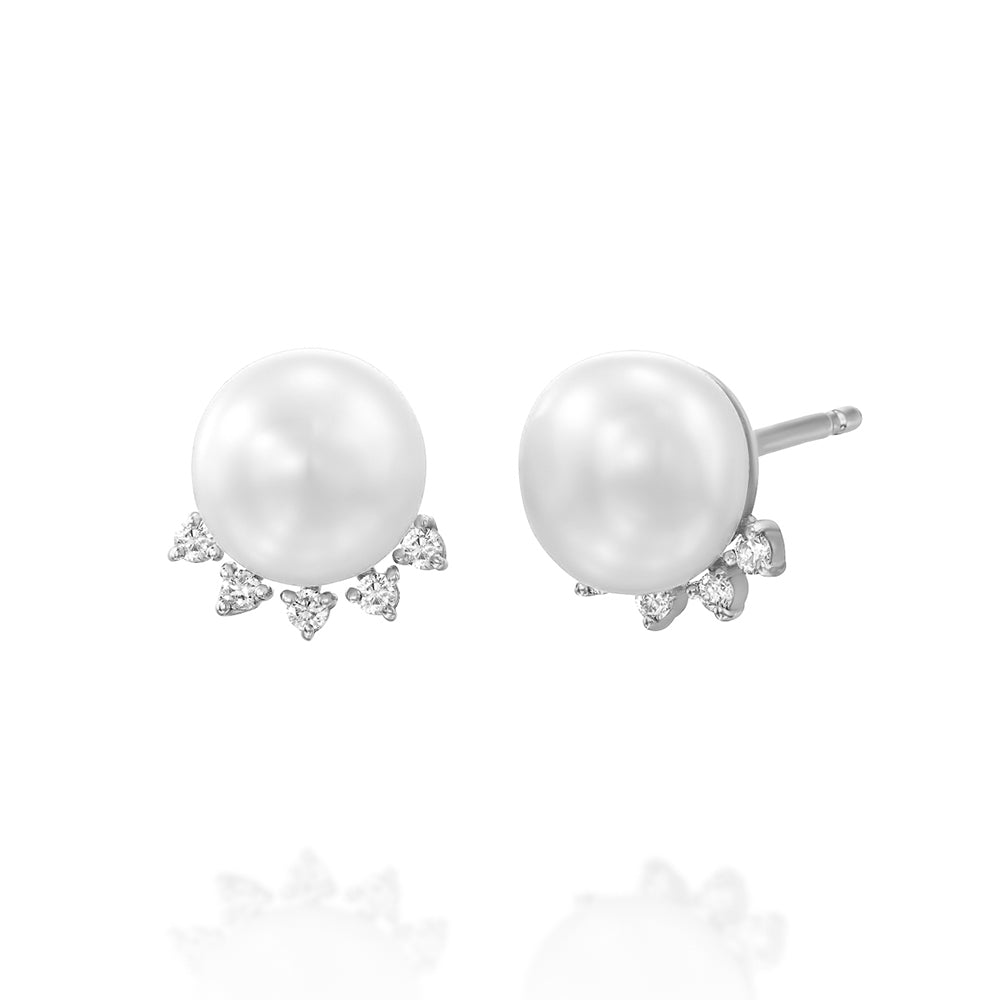 Tight pearl earrings with 10 diamonds inlay