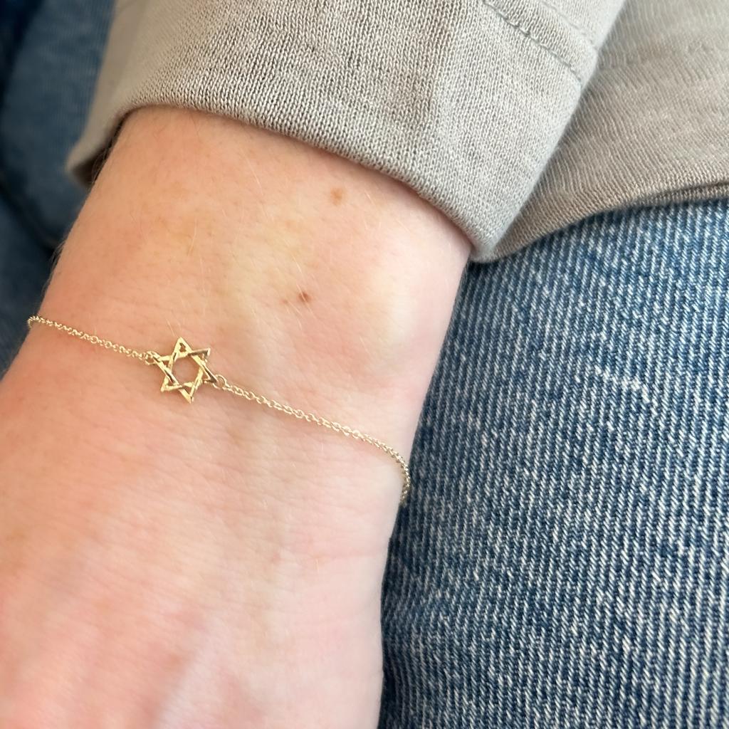 Gold bracelet, delicate Star of David, diameter 8 millimeters, delicate gold link chain