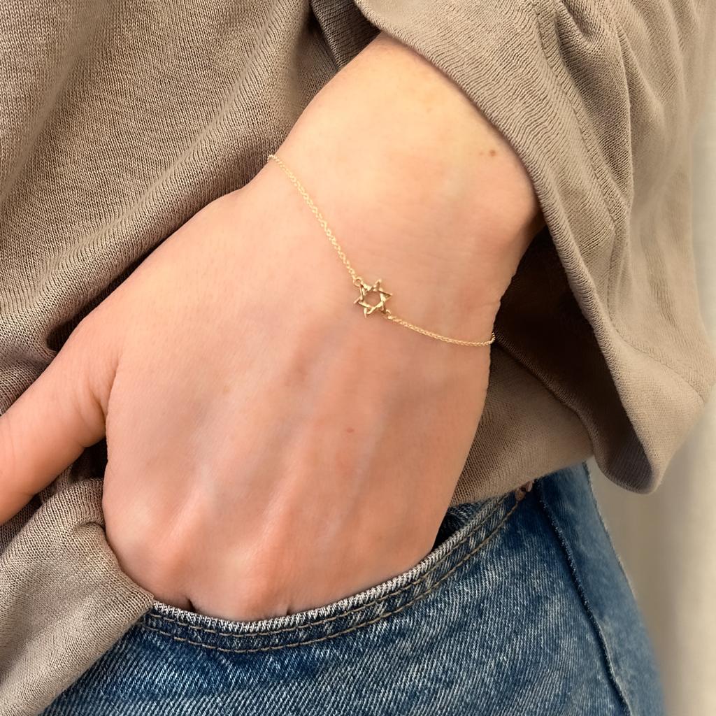 Gold bracelet, delicate Star of David, diameter 8 millimeters, delicate gold link chain
