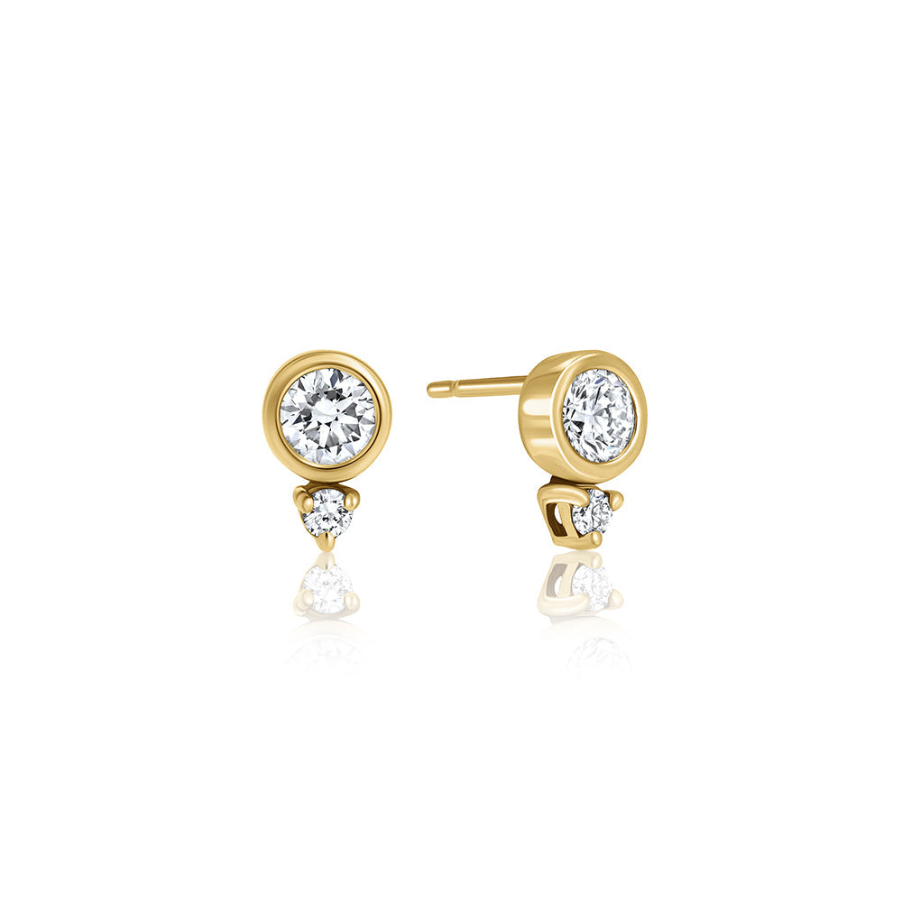 Close-fitting lab diamond earrings, special, set with a lab diamond