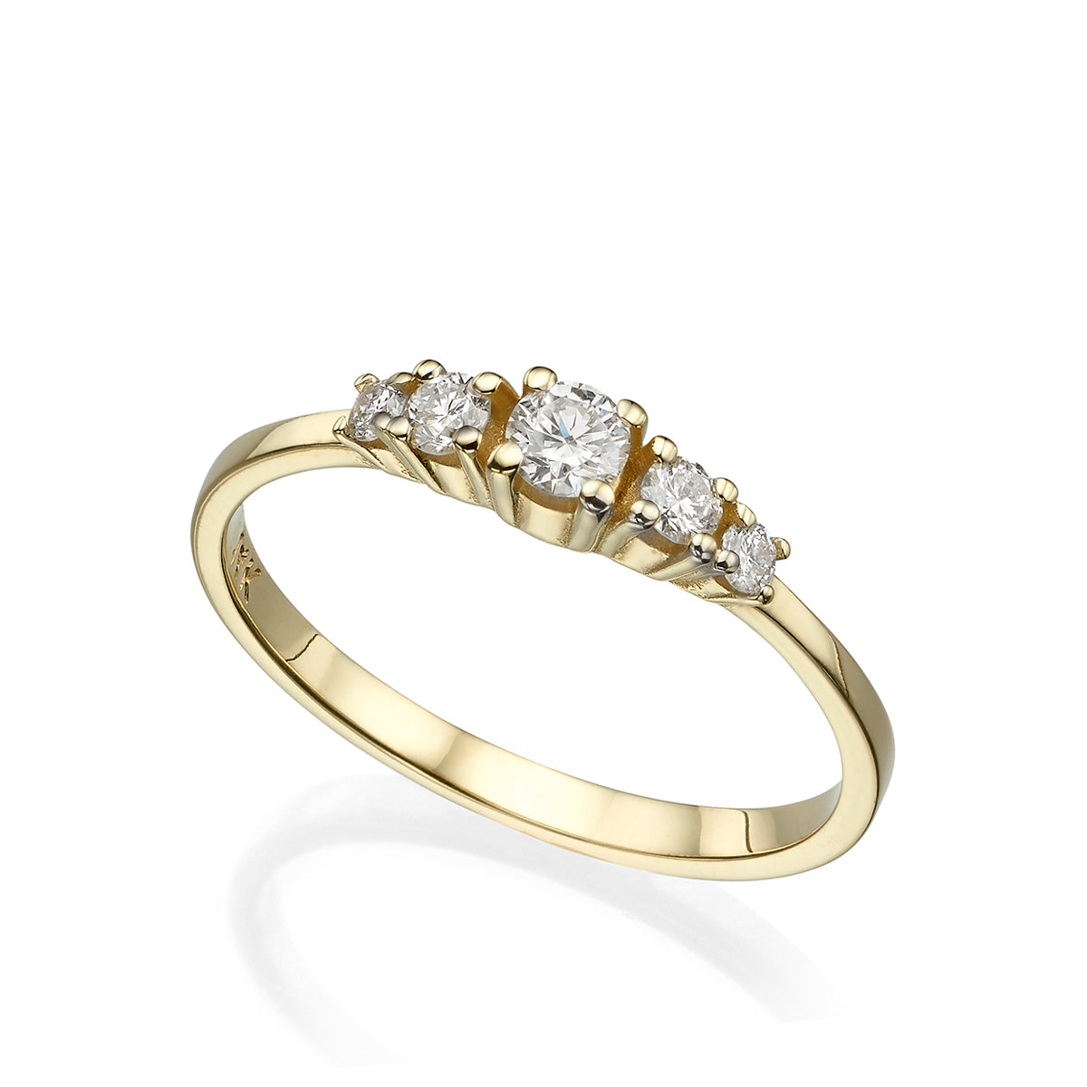 A gold ring inlaid with 5 diamonds, 25 points, inlaid with teeth