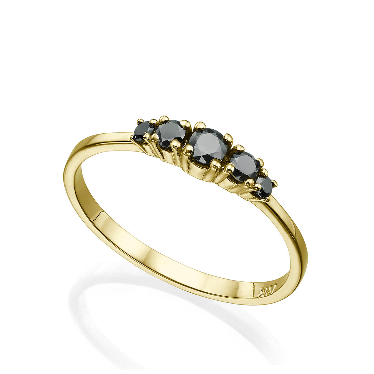 A gold ring inlaid with 5 black diamonds, 30 points, inlaid with teeth