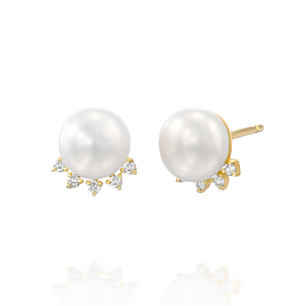 Tight pearl earrings with 10 diamonds inlay