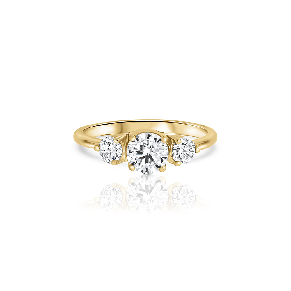 Trio gold and diamond ring. Engagement ring set with 3 laboratory diamonds. Central diamond weighing 1 carat.