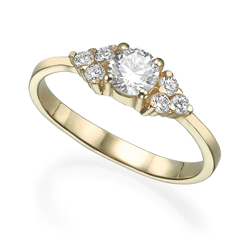 Engagement ring set with a central lab diamond 0.40ct and 6 lab diamonds on the sides