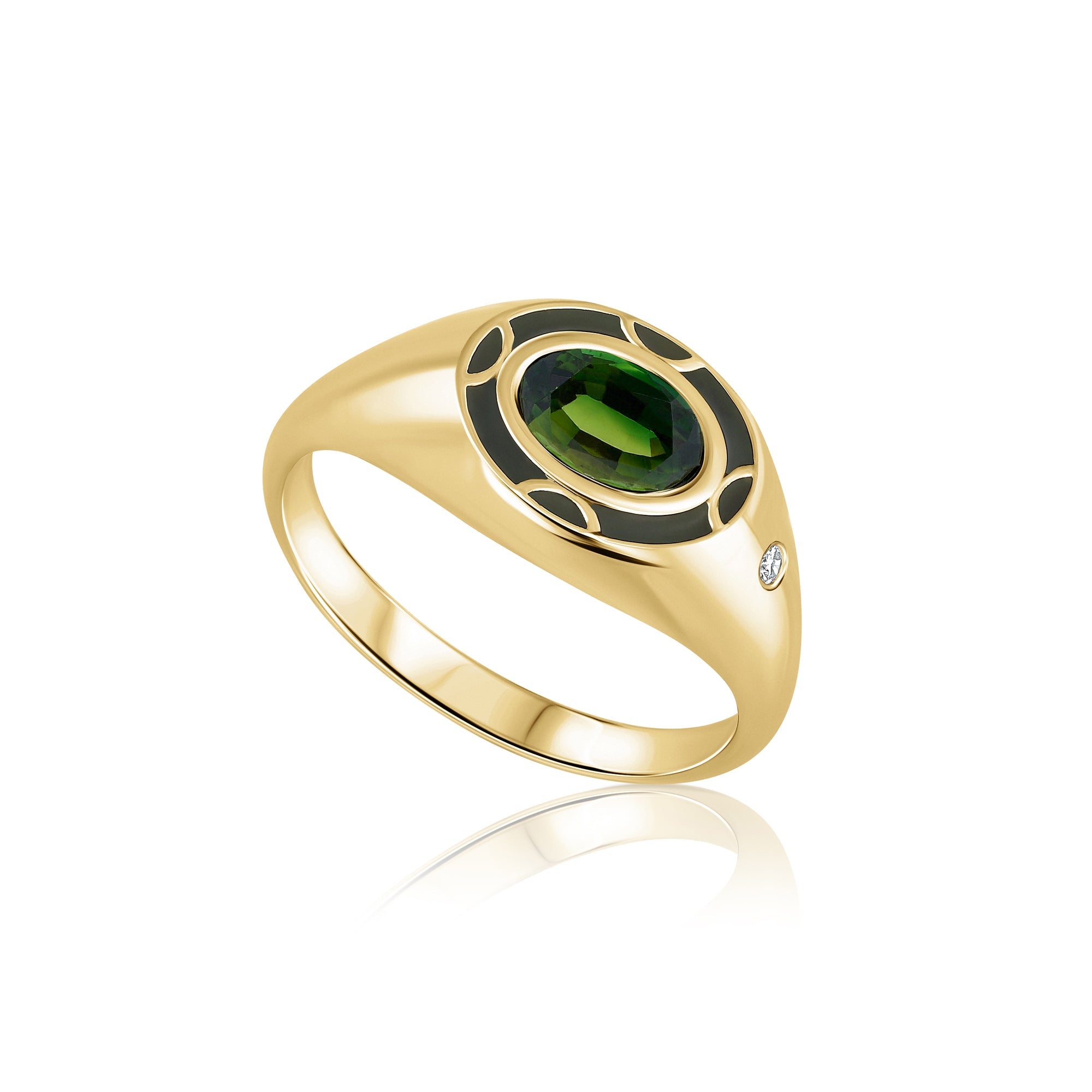 A special oval signet ring, inlaid with green tourmaline with enamel