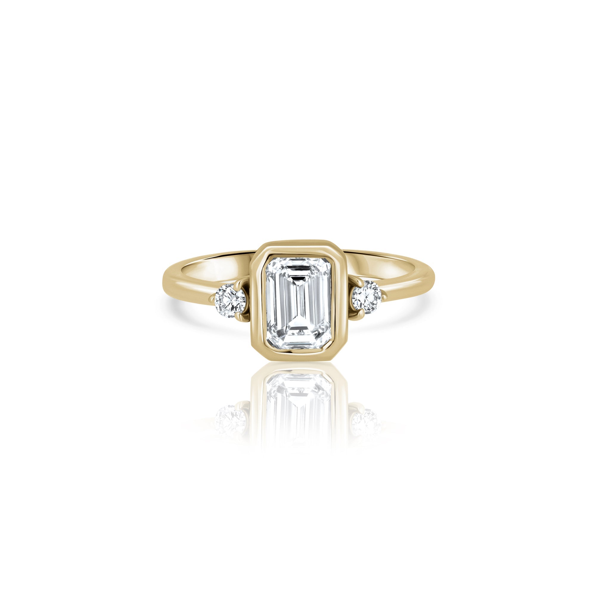 An impressive engagement ring set with laboratory diamonds