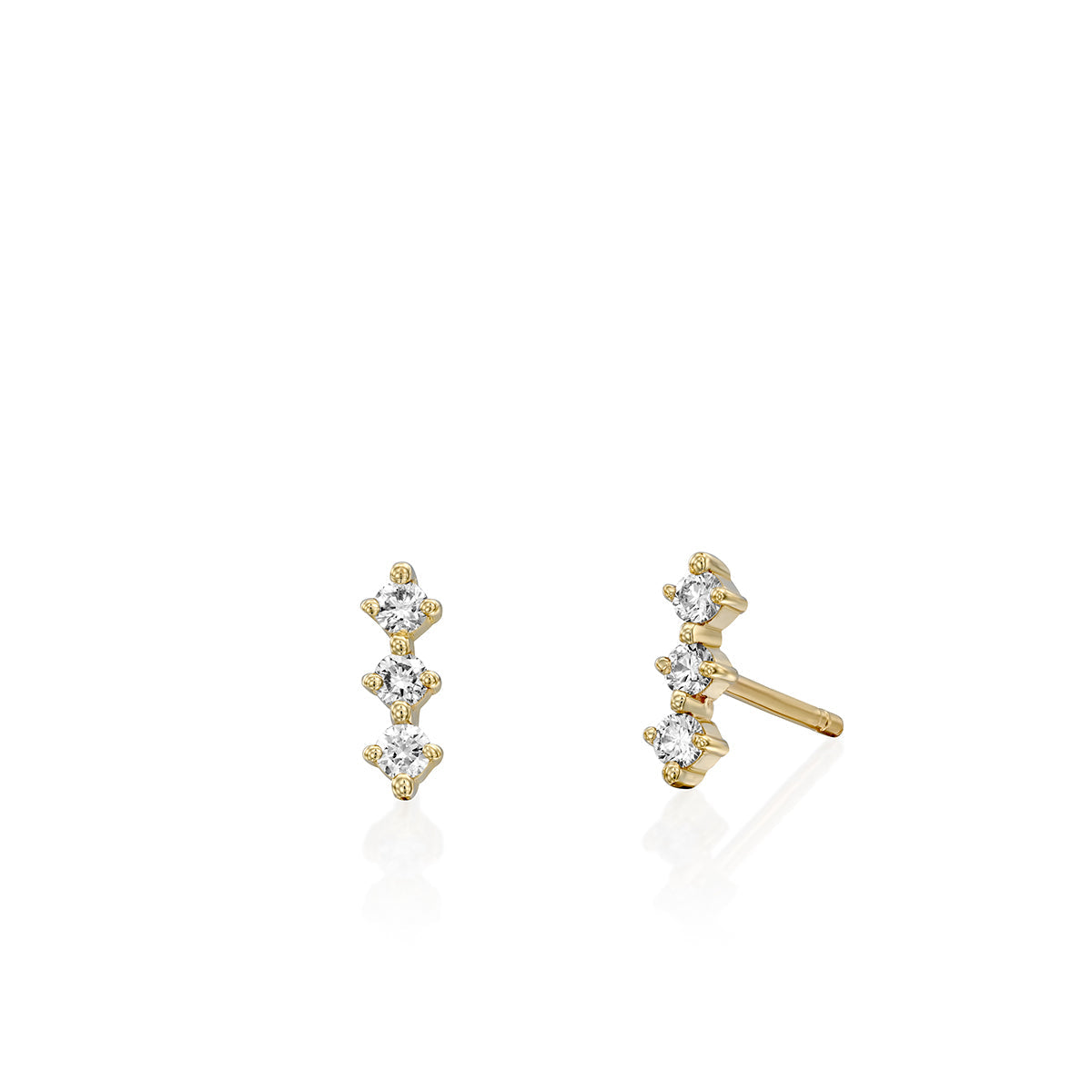 Stud earrings studded with 3 white diamonds