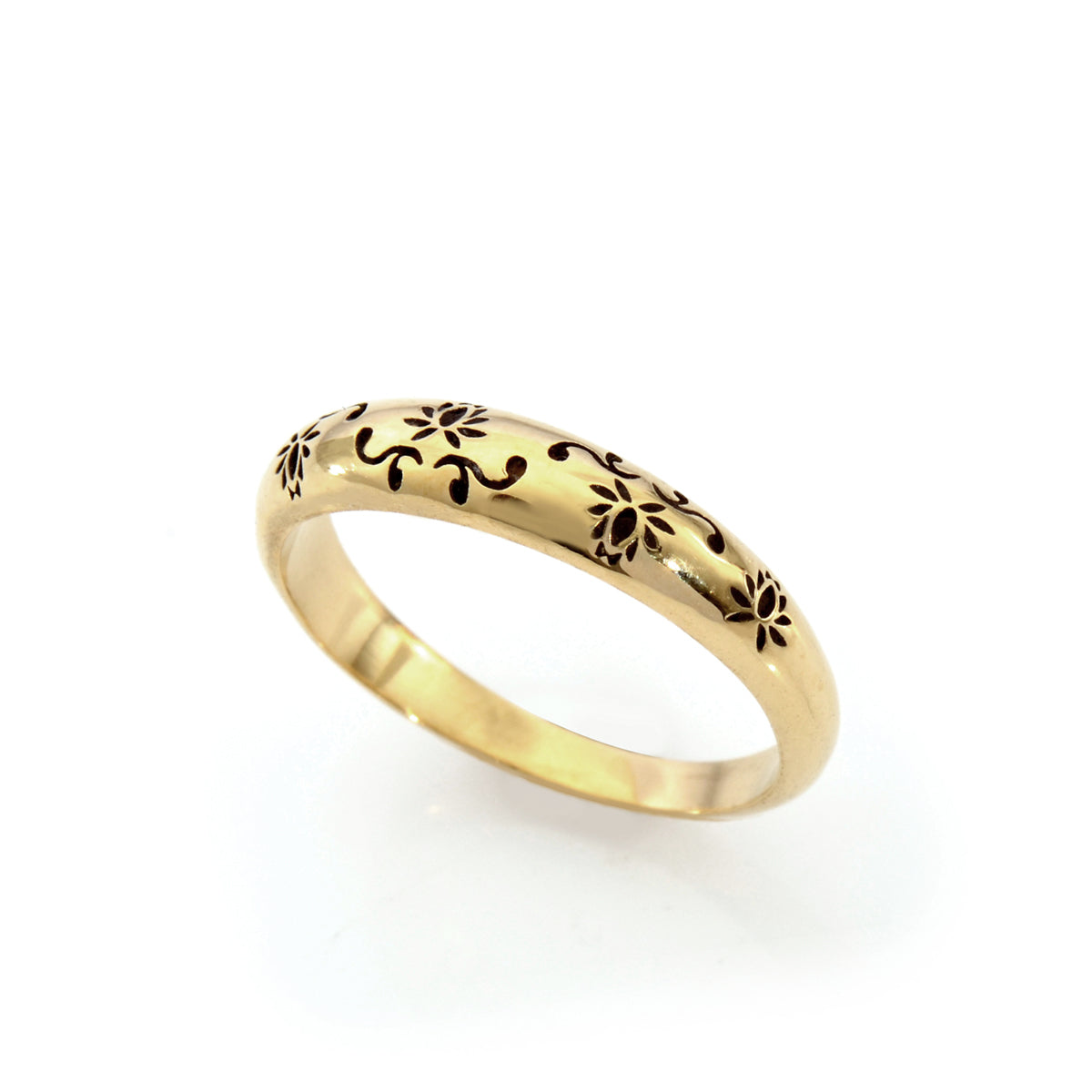 A gold ring with a special flower engraving