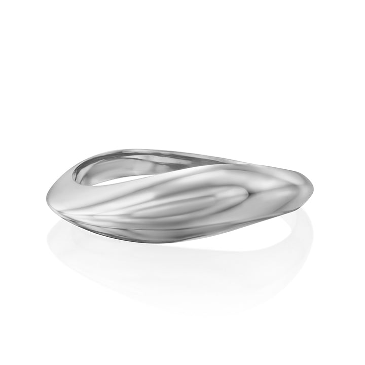 Wave shaped thick organic gold ring