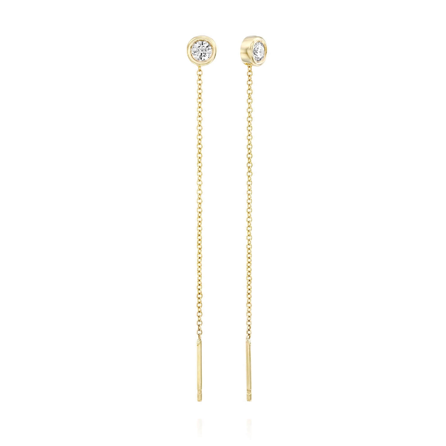Gold chain earrings inlaid with 0.30 ct diamonds in cup setting, gold frame frame
