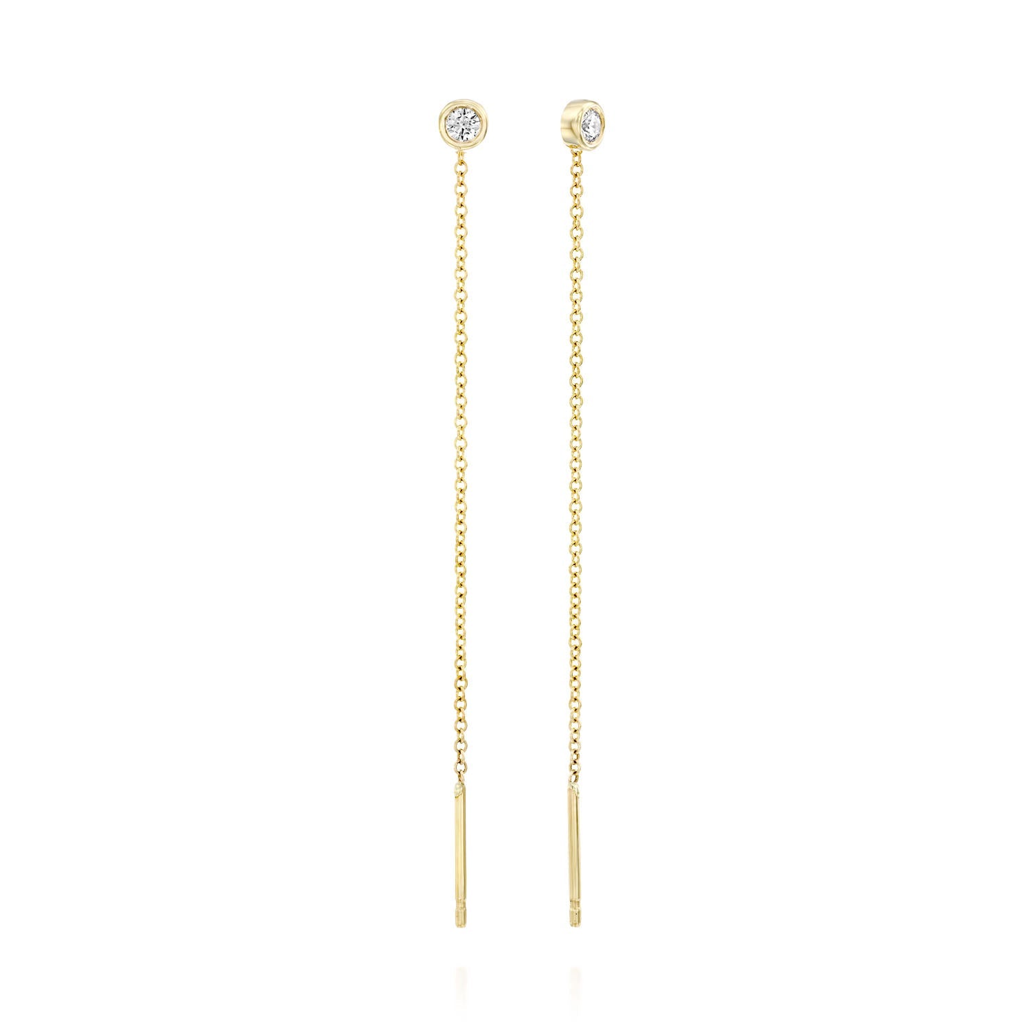 Gold chain earrings inlaid with 0.10ct diamonds in a glass setting, gold frame frame