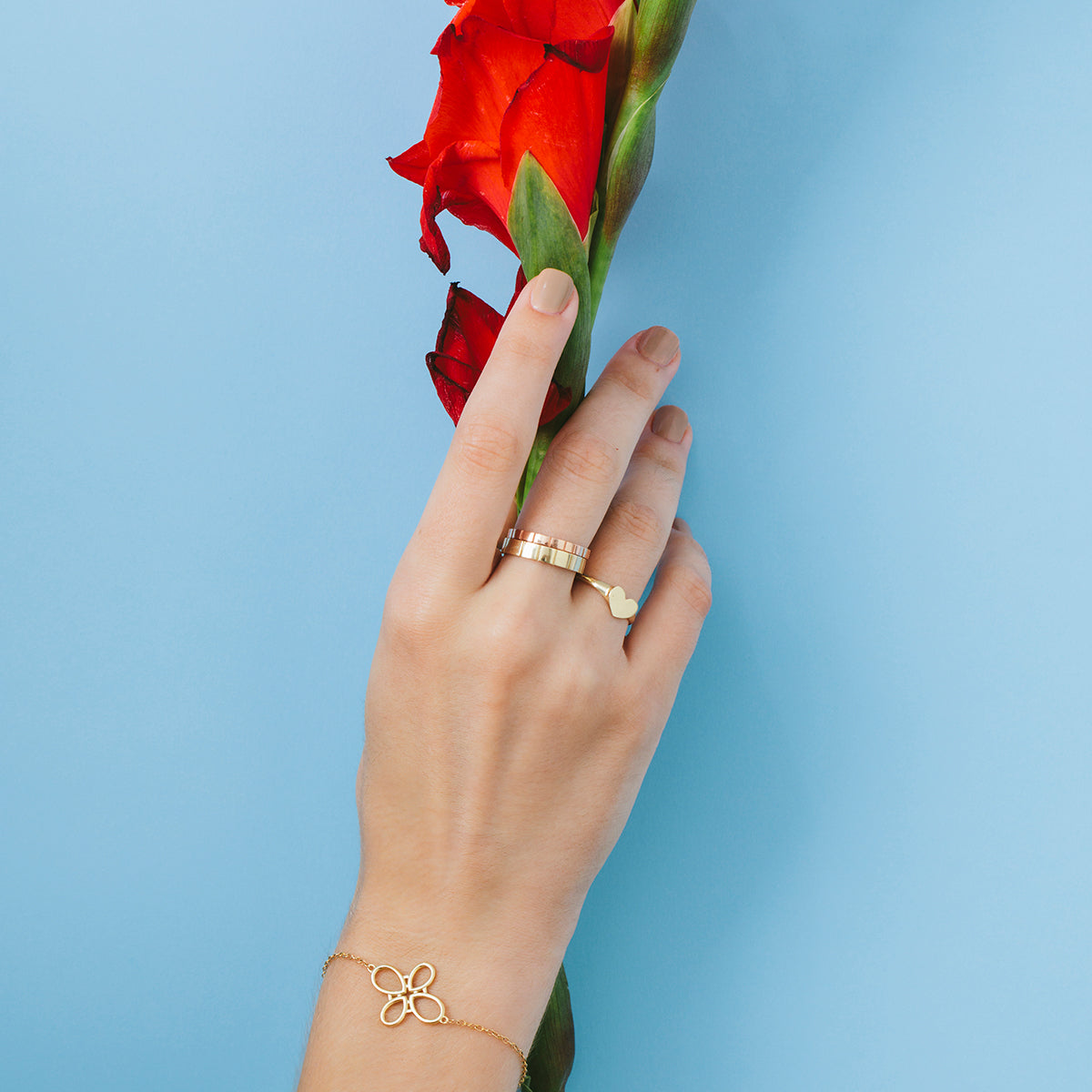 A special wedding ring with grooves