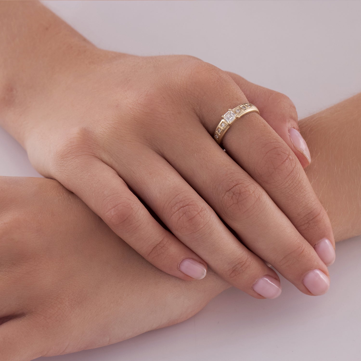 Delicate gold ring with diamonds in the shape of a flower