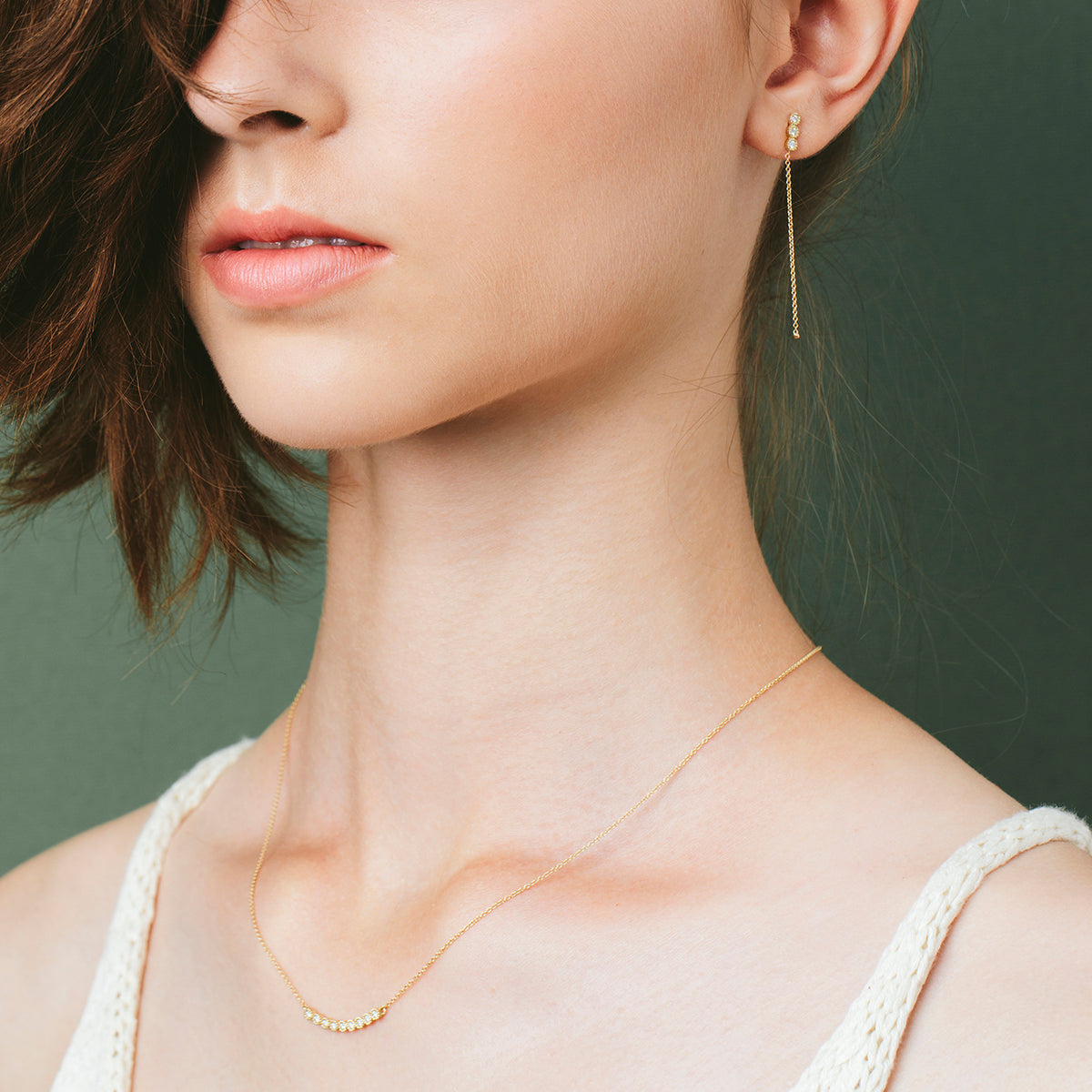 Gold chain and horizontal row of diamonds