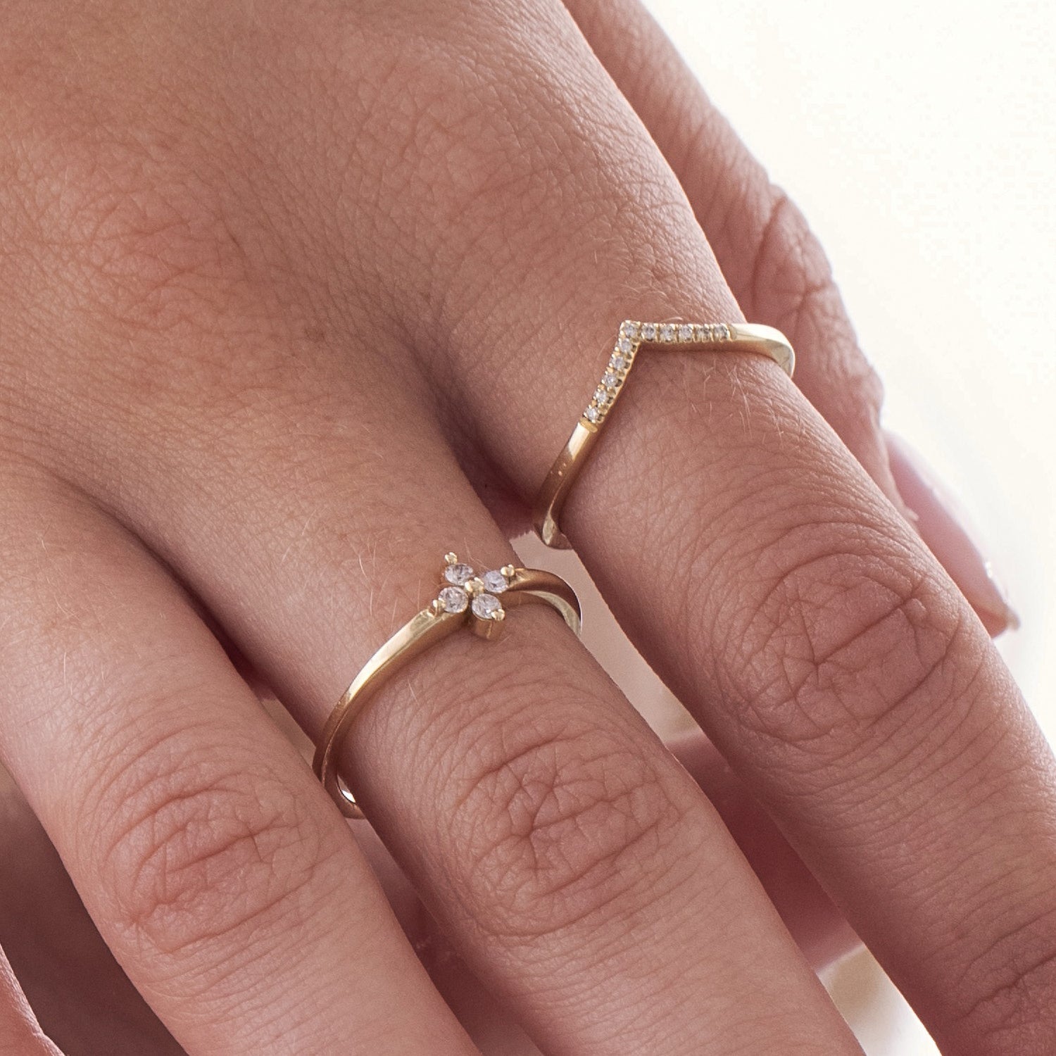 Delicate gold ring with diamonds in the shape of a flower