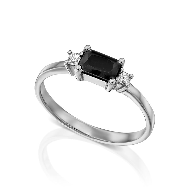 Square gold ring with spinel and diamonds