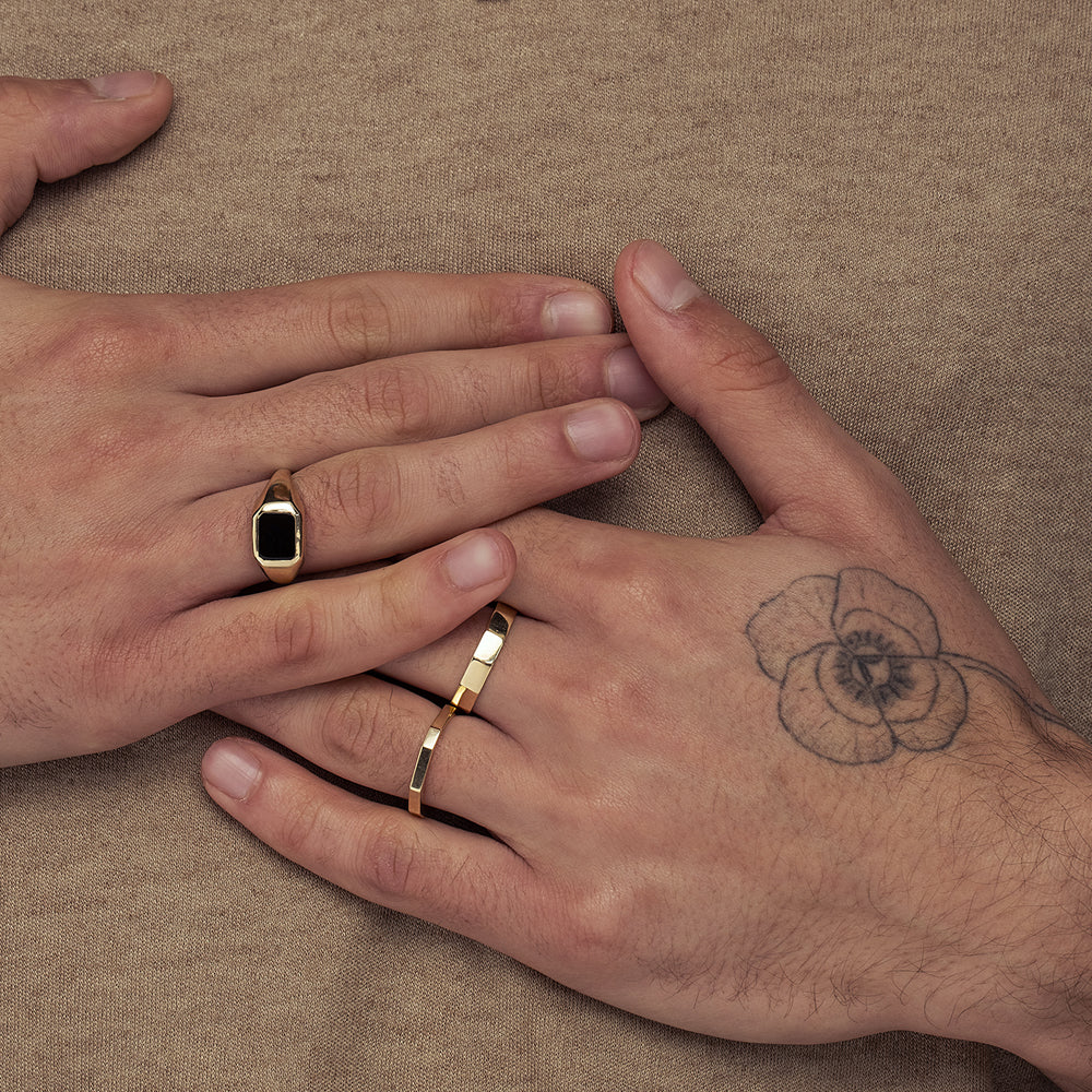 Signet gold ring for men inlaid with black onyx