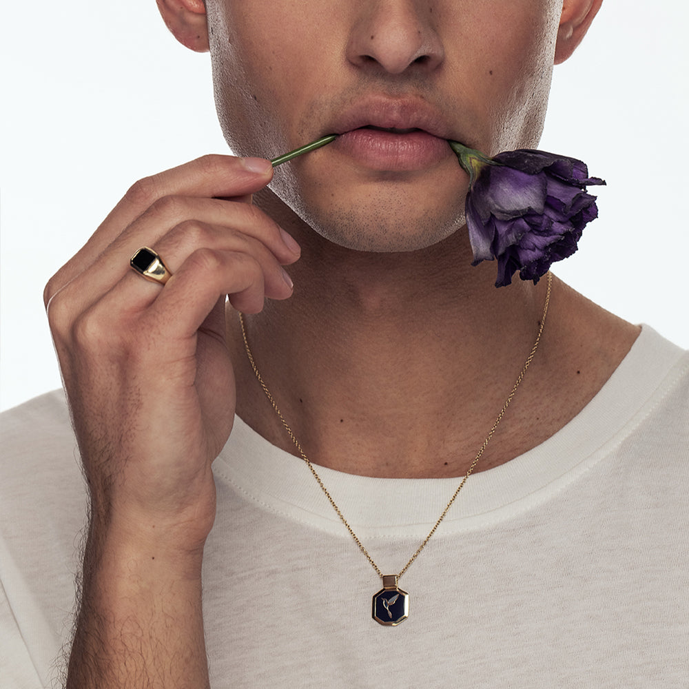 A special gold necklace for men with a bird and enamel combination