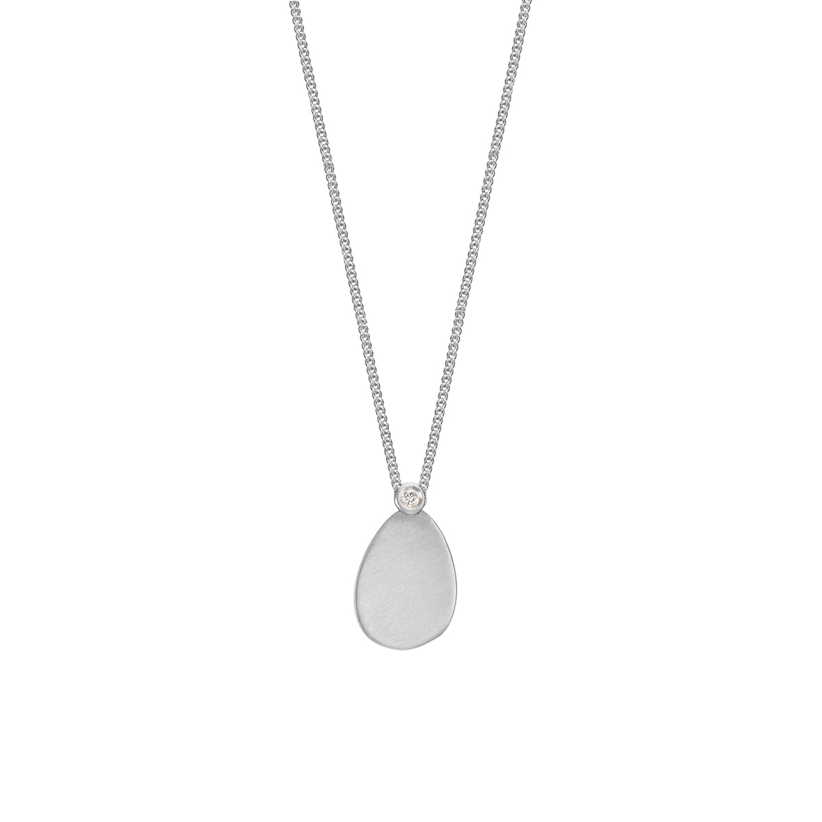 Asymmetric gold name necklace with name and diamond engraving