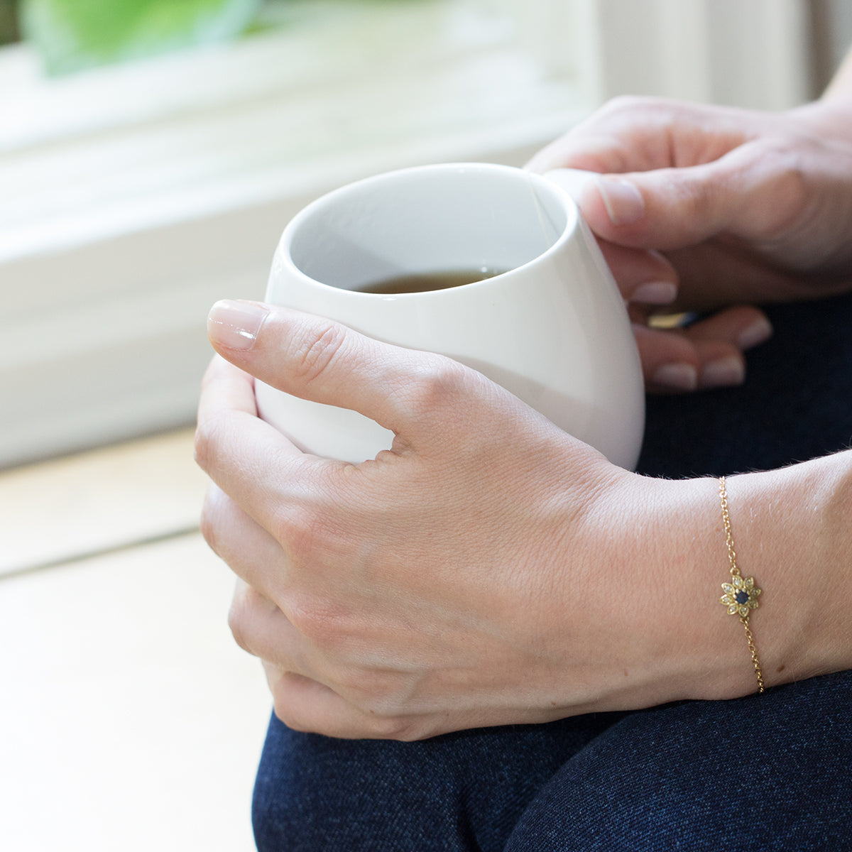 Gold bracelet with a flower studded with diamonds and sapphires