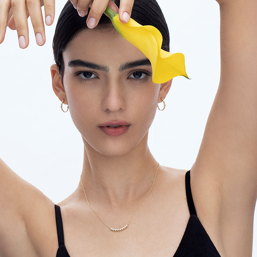 A particularly amazing horizontal white diamond necklace