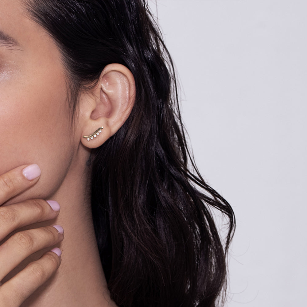 Climbing gold earring (single earring) set with 5 diamonds