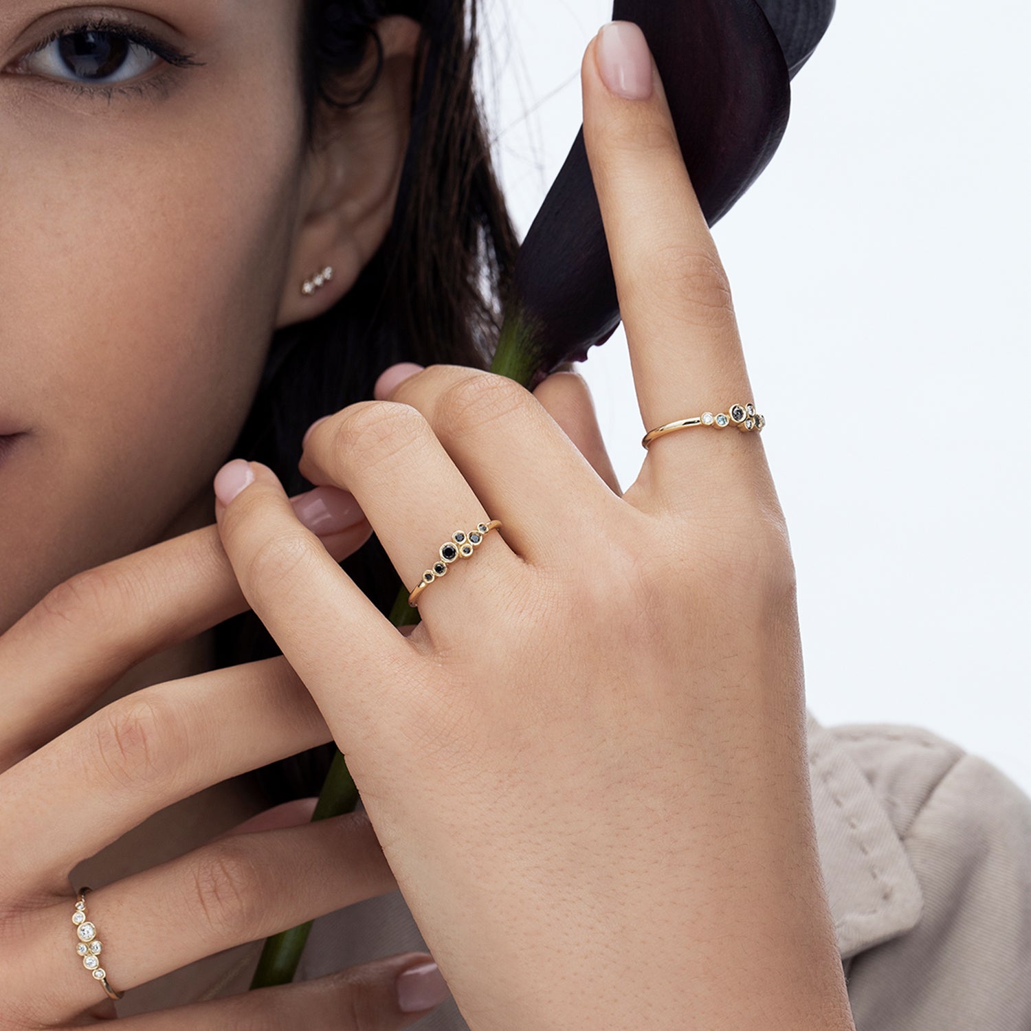 White diamond ring of varying sizes in a cup setting