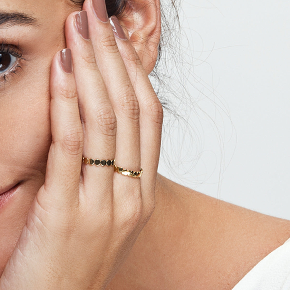 A ring of flat gold circles