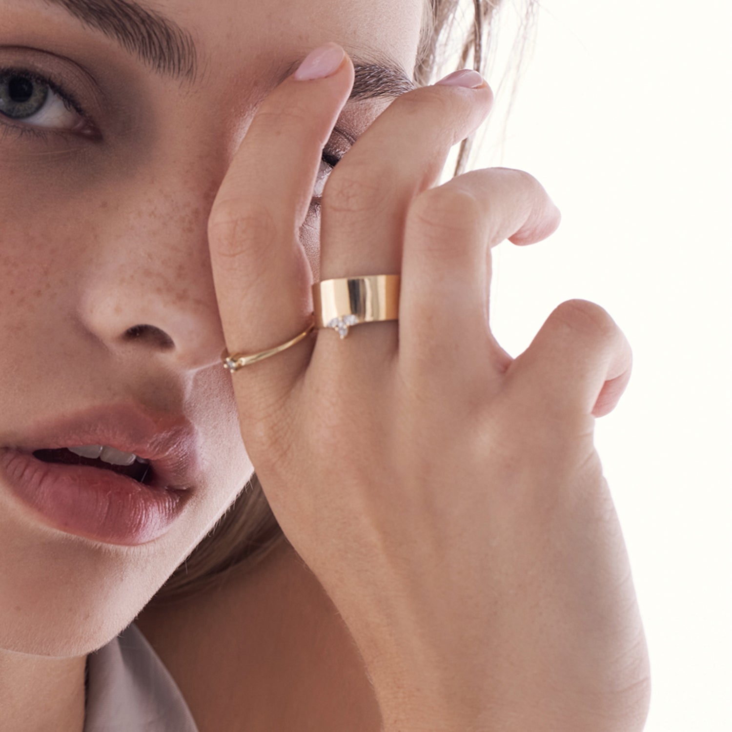 A delicate solitaire ring set with a diamond weighing 5 points