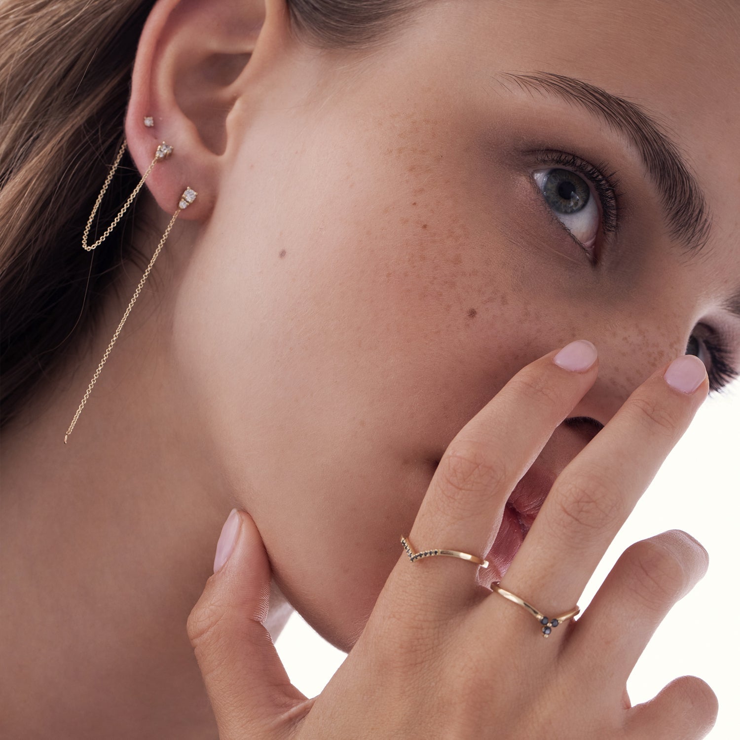 V-shaped gold ring set with 3 black diamonds