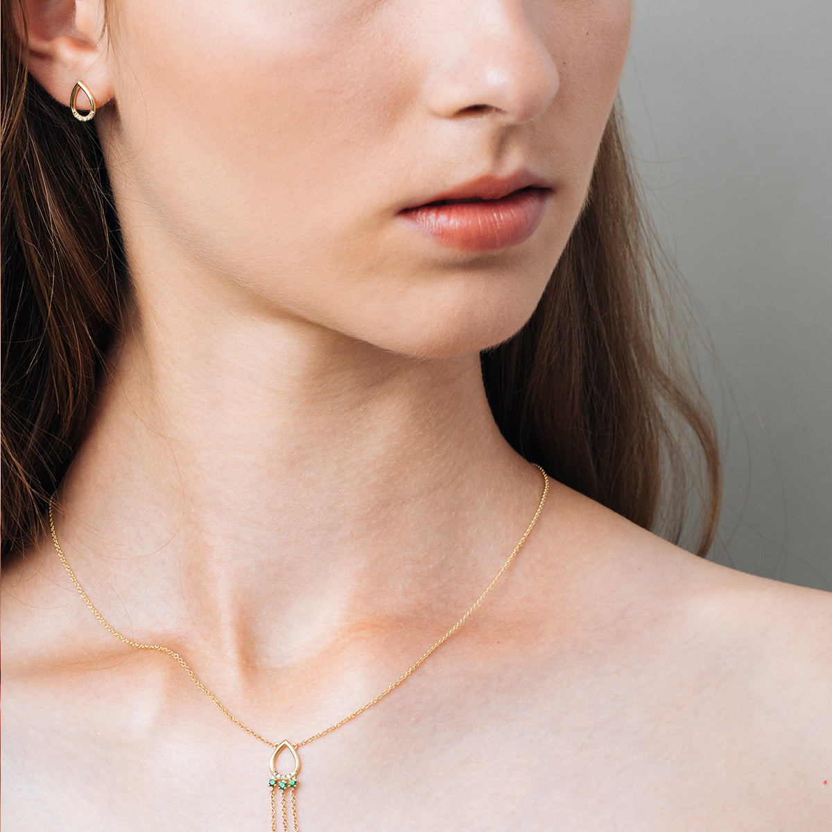 Drop-shaped gold and diamond earrings