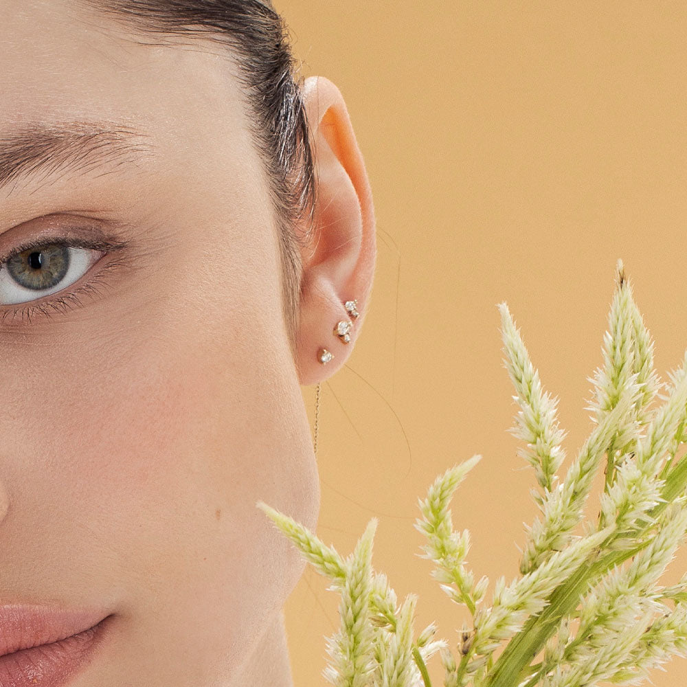 Special attached diamond earrings in marquise cut (14 points) and circle