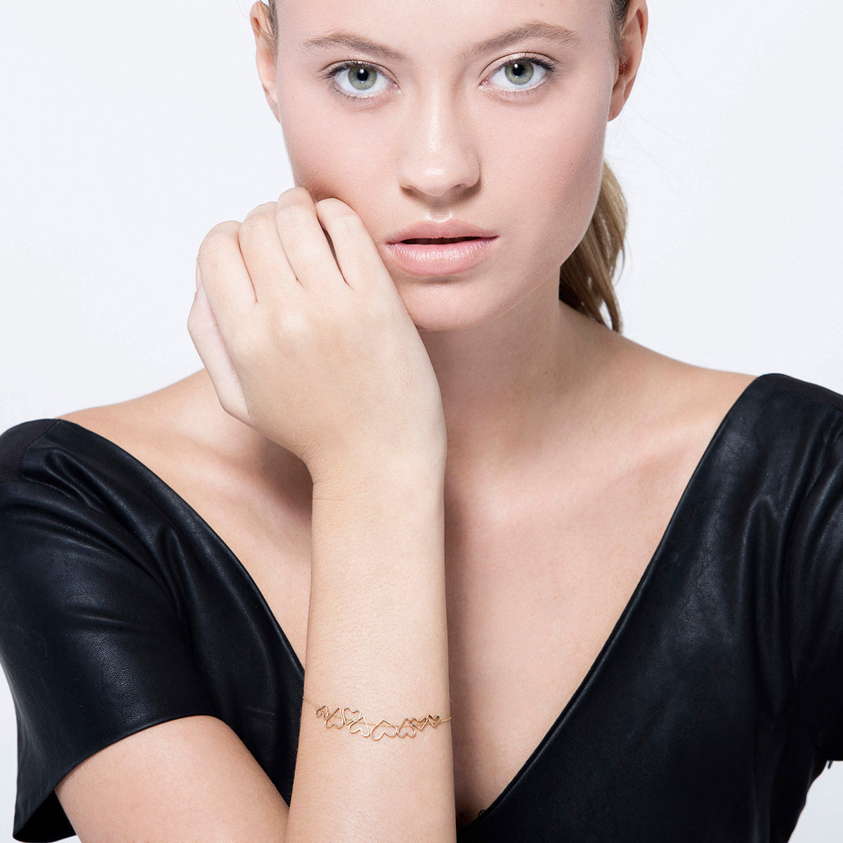 Gold hearts bracelet