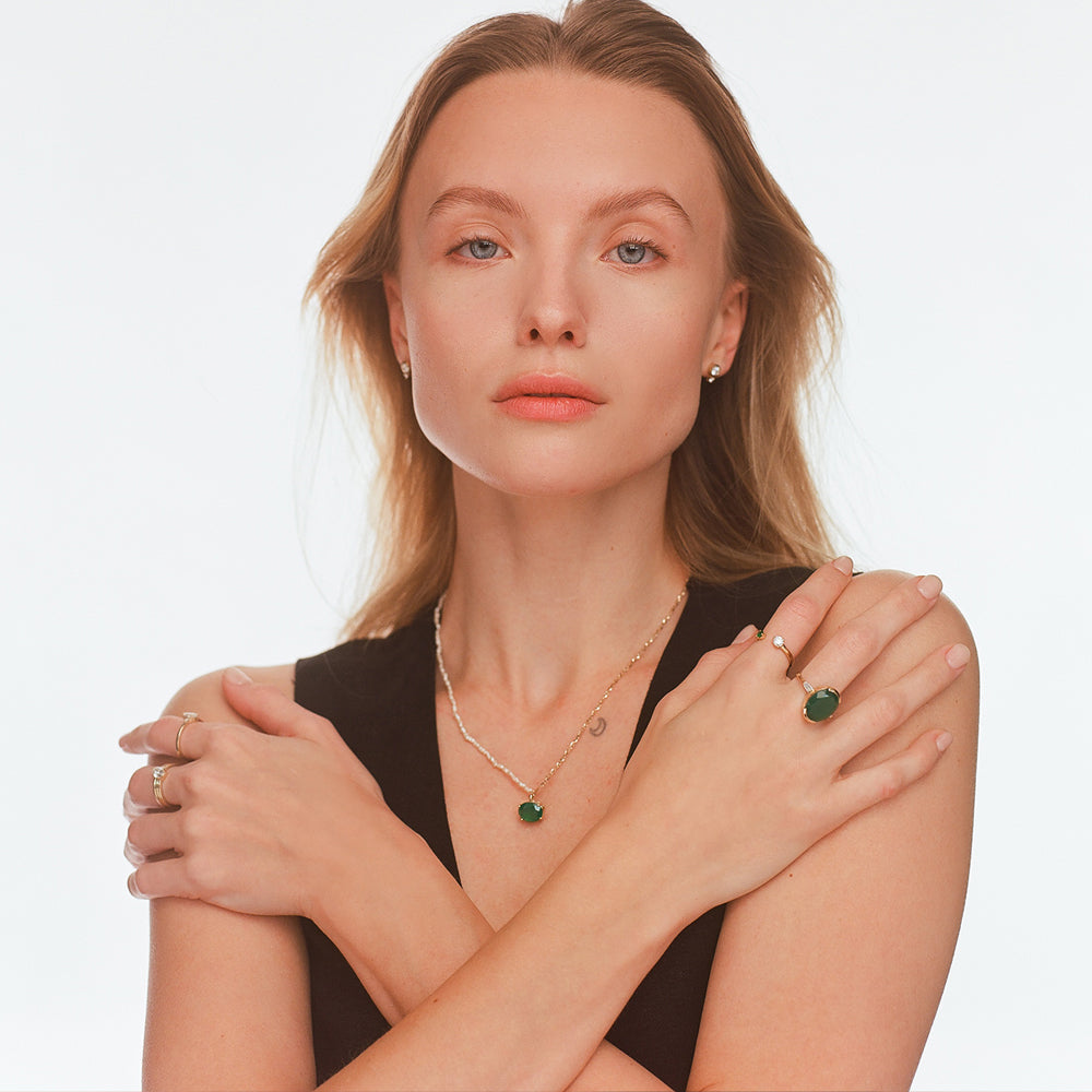 Gold necklace with mother of pearl and oval green onyx