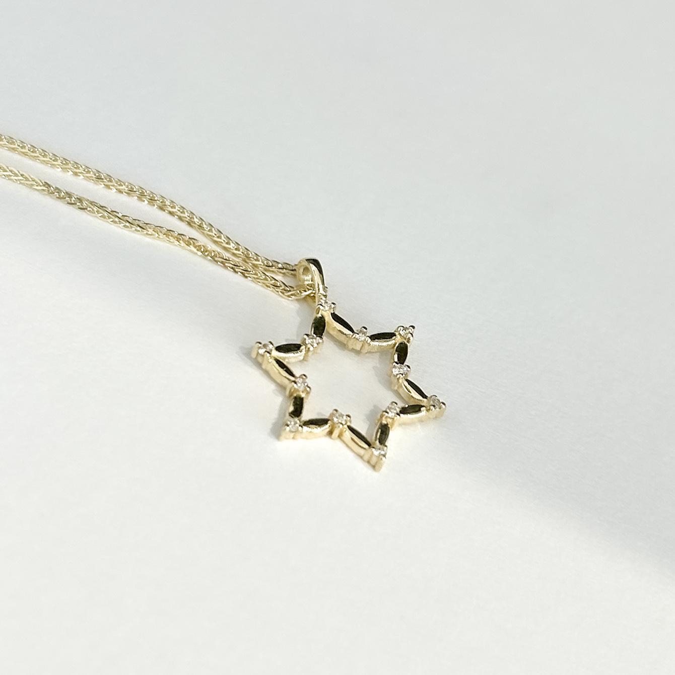 Magnificent Star of David pendant studded with diamonds