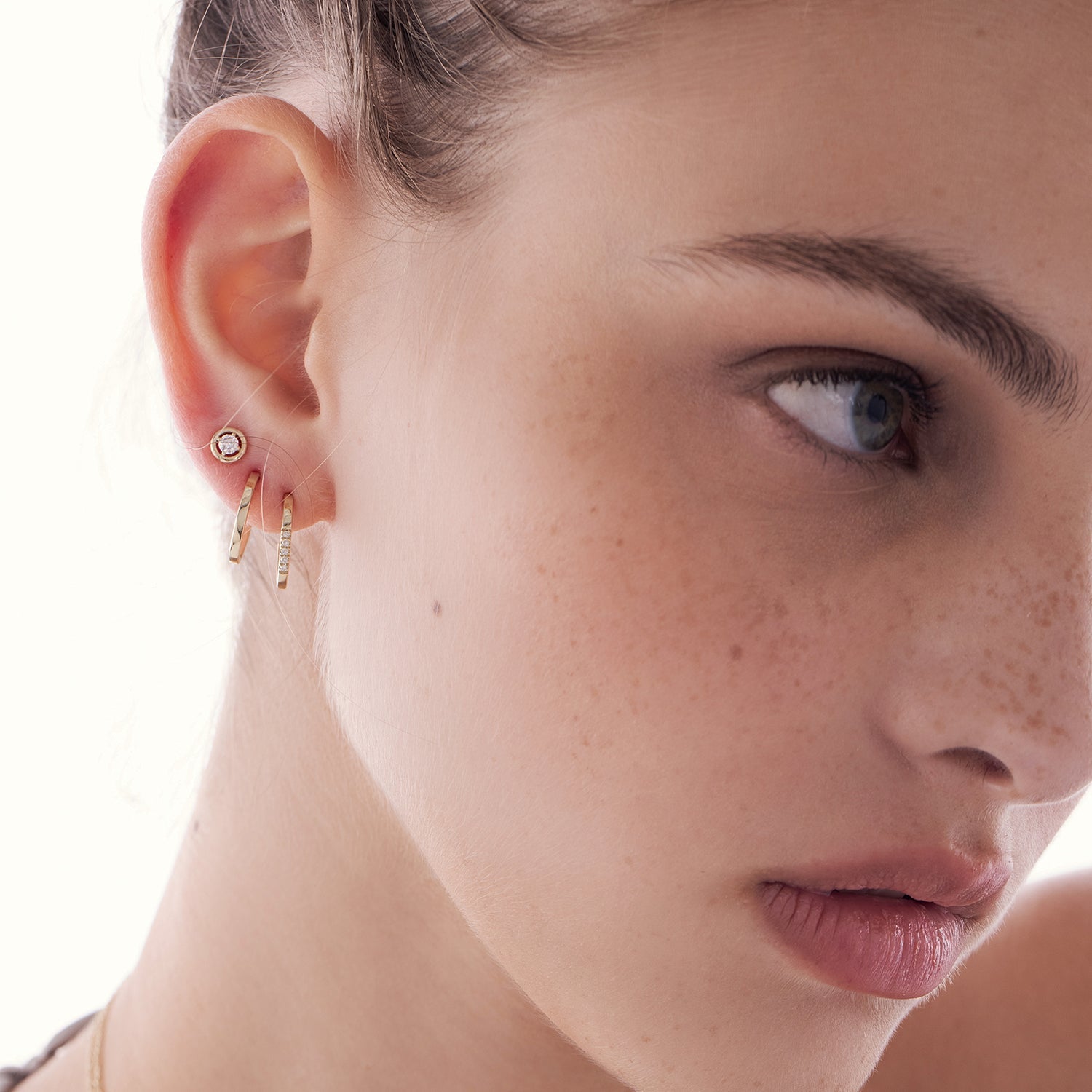 Oval gold hoop earrings