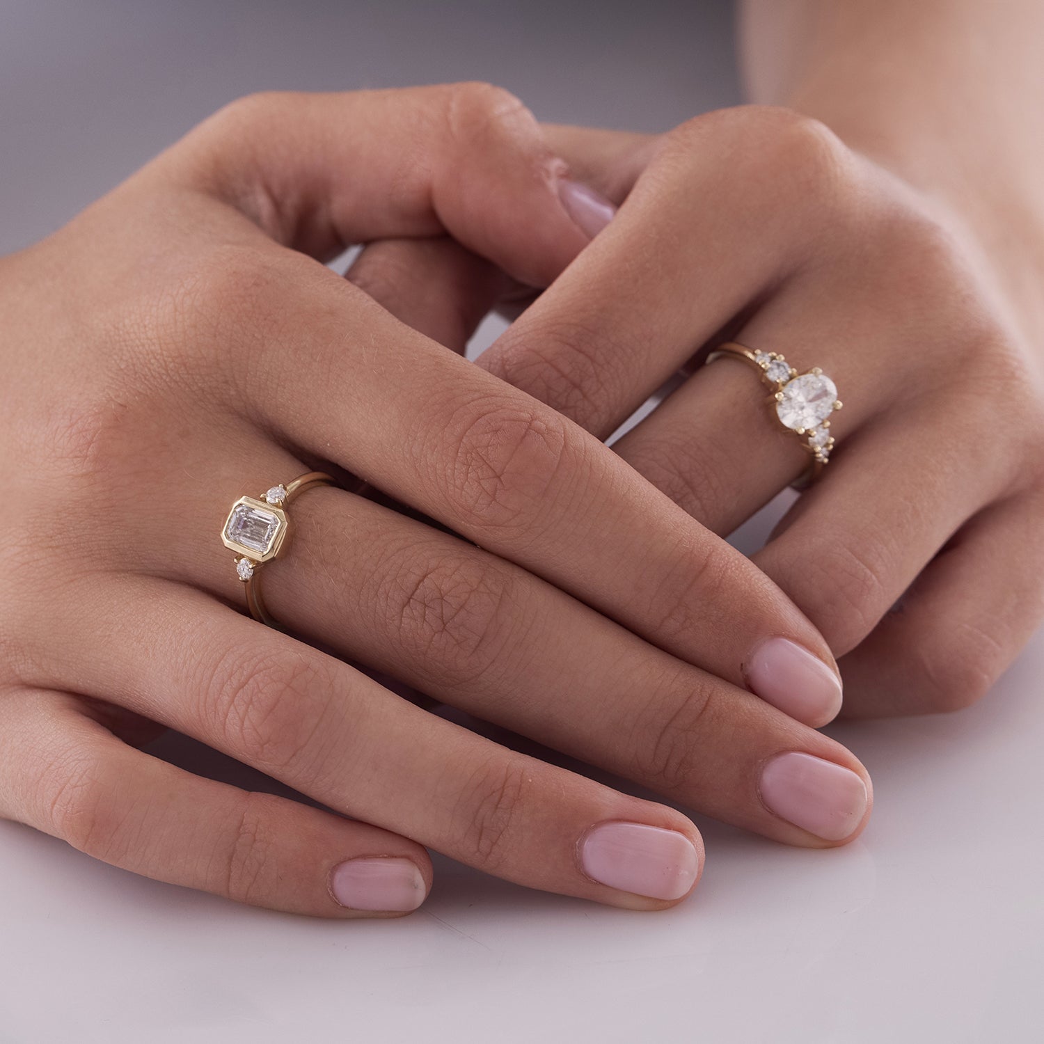 An impressive engagement ring set with laboratory diamonds