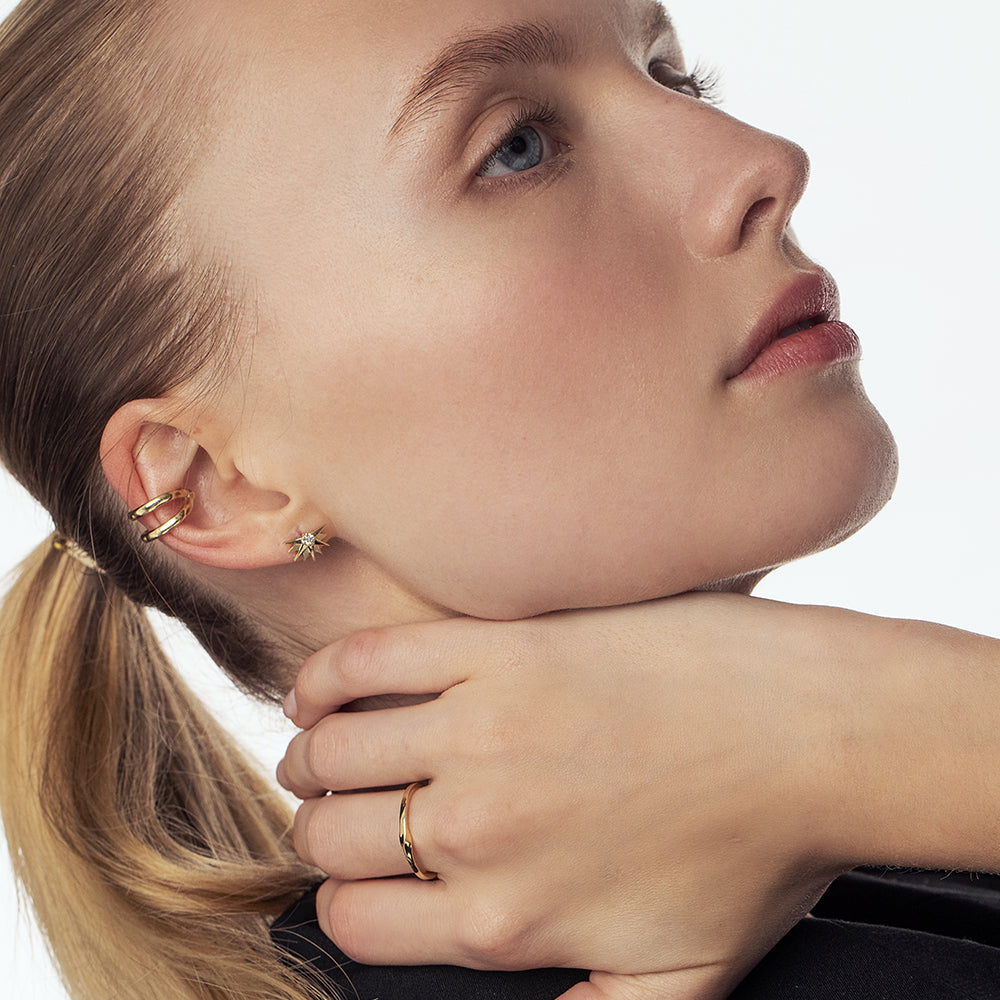 Double gold hoop earring, the helix without a hole