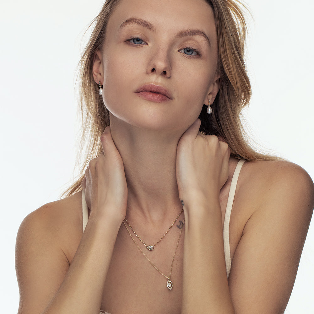 A special gold chain set with a laboratory diamond in a horizontal drop cut