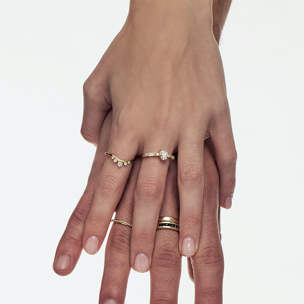 A gold ring in the shape of a wave, a crown set with 5 laboratory diamonds of varying sizes.