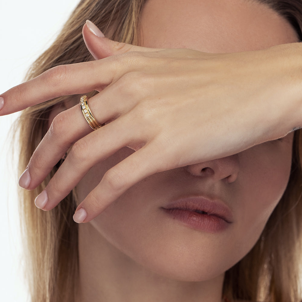 A wide gold ring set with 9 laboratory diamonds